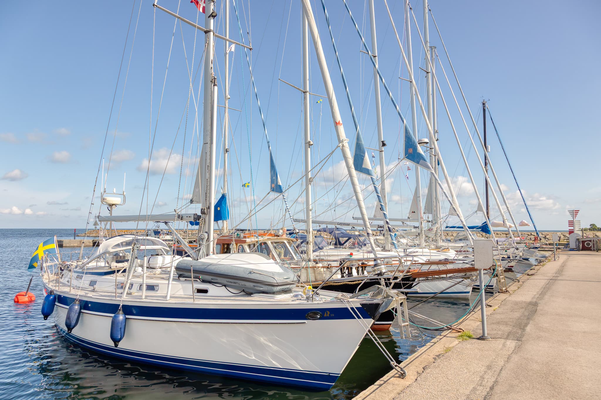 Segelbåtar förtöjda vid Kristianopels kaj